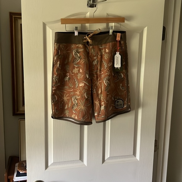 Brand New. Never Worn Howler Brothers Stretch Bruja Boardshortd Lazy Gator . - Picture 6 of 8